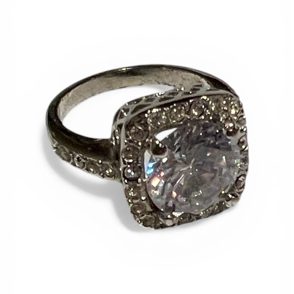 Elegant Silver round Stone Ring costume jewelry cubic zirconia brilliant vintage